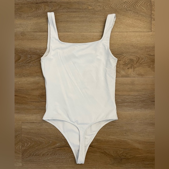 S Aritzia Babaton Countour Tank Bodysuit - Picture 2 of 5